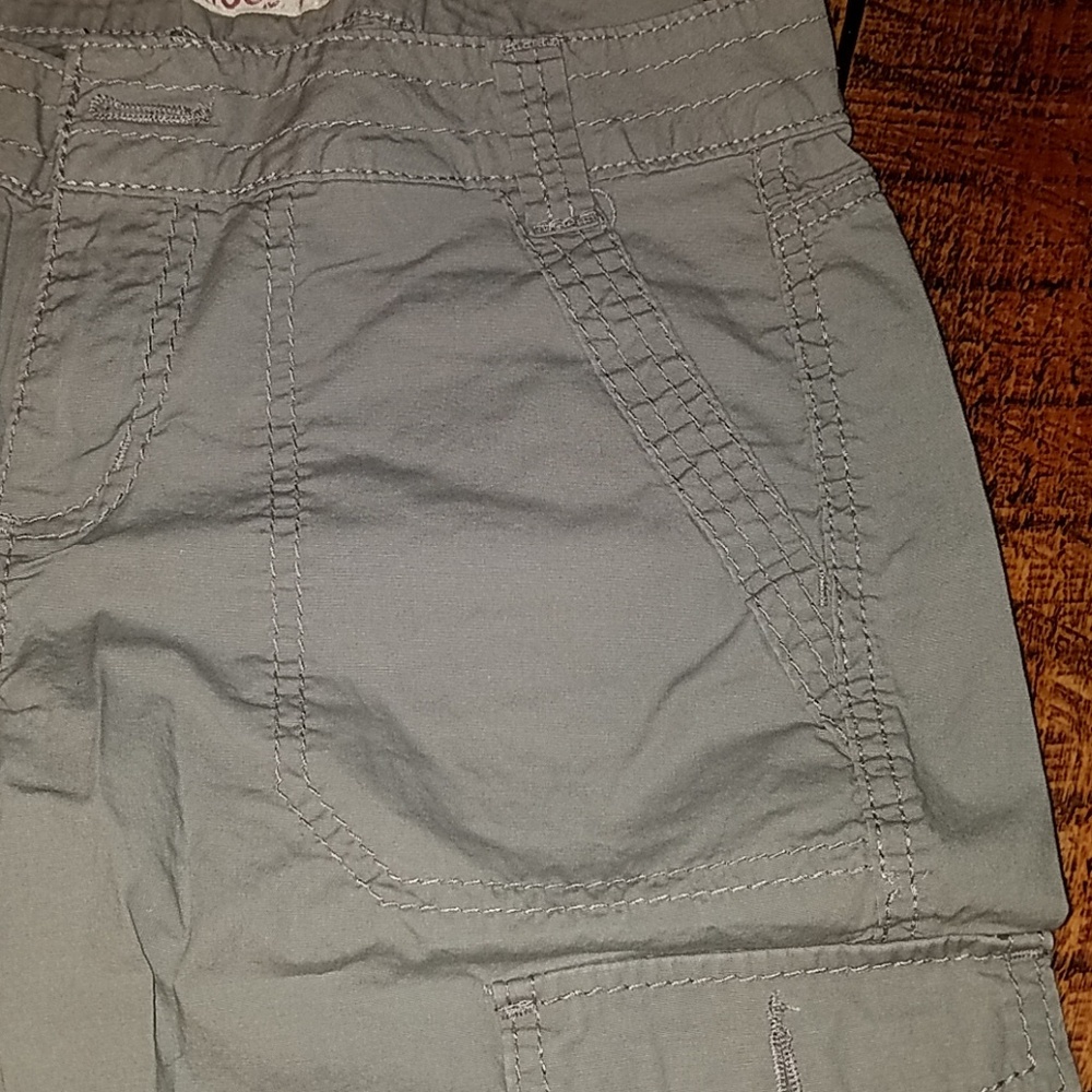Capris - Picture 3 of 5